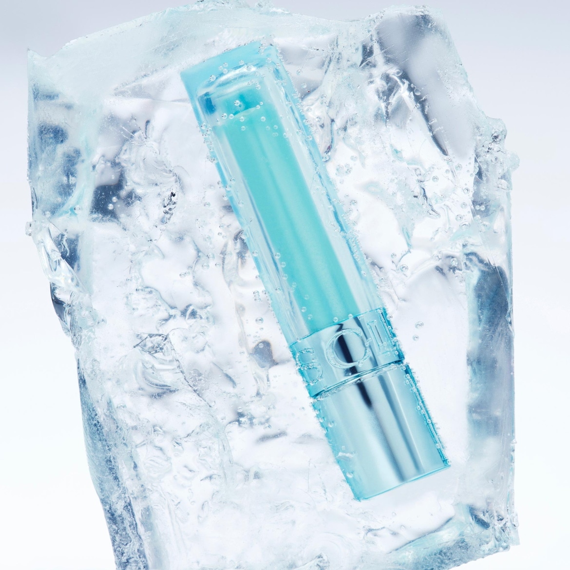 EXCLUSIVITÉ : Découvrez le Lip Oil Balm cryo-repulpant pour des lèvres hydratées, repulpées et rafraîchies.