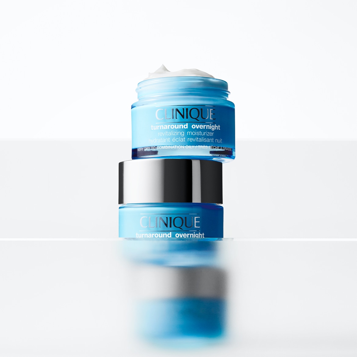 Découvrez la crème de nuit Turnaround qui hydrate, exfolie en douceur et révèle l’éclat au réveil.