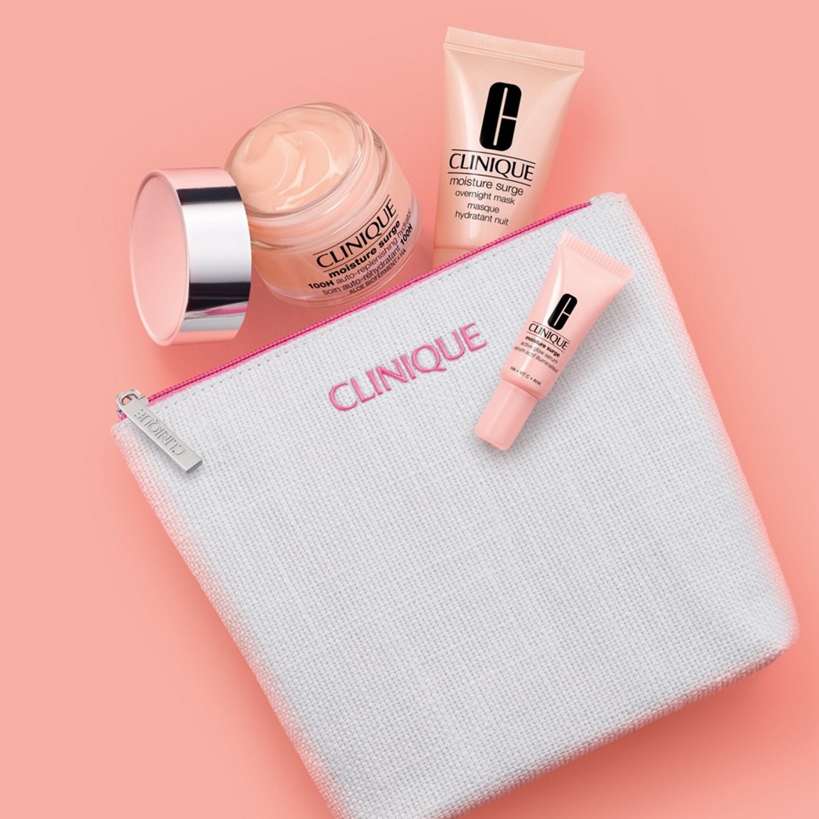 Découvrez l'ensemble Clinique, comprenant le soin hydratant 100H Moisture Surge, le masque de nuit et le sérum Active Glow, présentés dans une élégante trousse.