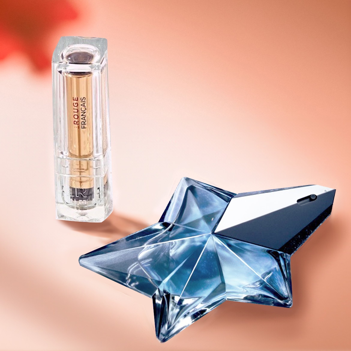 Découvrez le rouge à lèvres Rouge Français dans son écrin transparent et le parfum Angel en forme d'étoile bleue, symboles d'élégance et de sophistication.