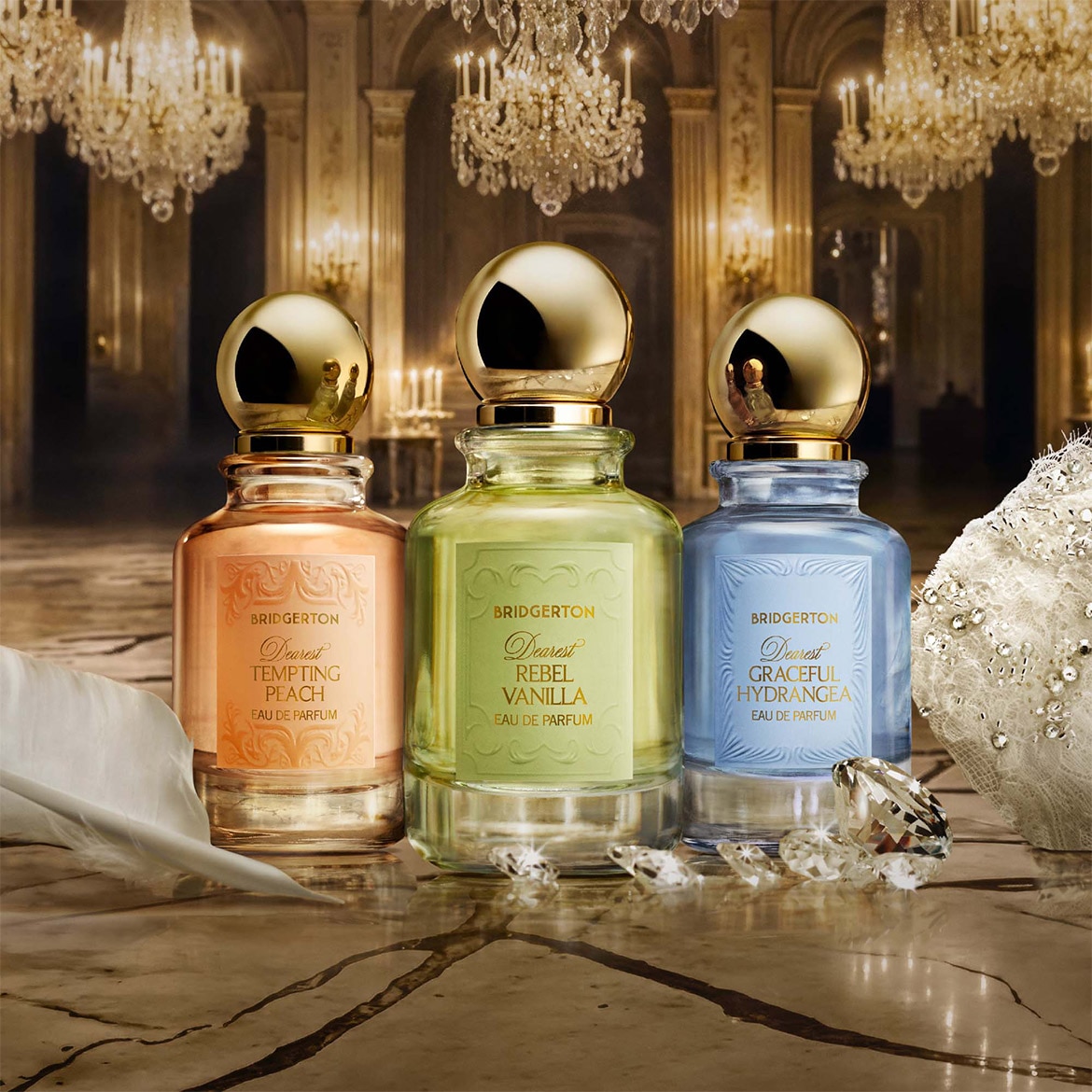 Découvrez la collection Bridgerton Dearest, avec les parfums Tempting Peach, Rebel Vanilla et Graceful Hydrangea, chacun offrant une expérience olfactive unique et luxueuse.