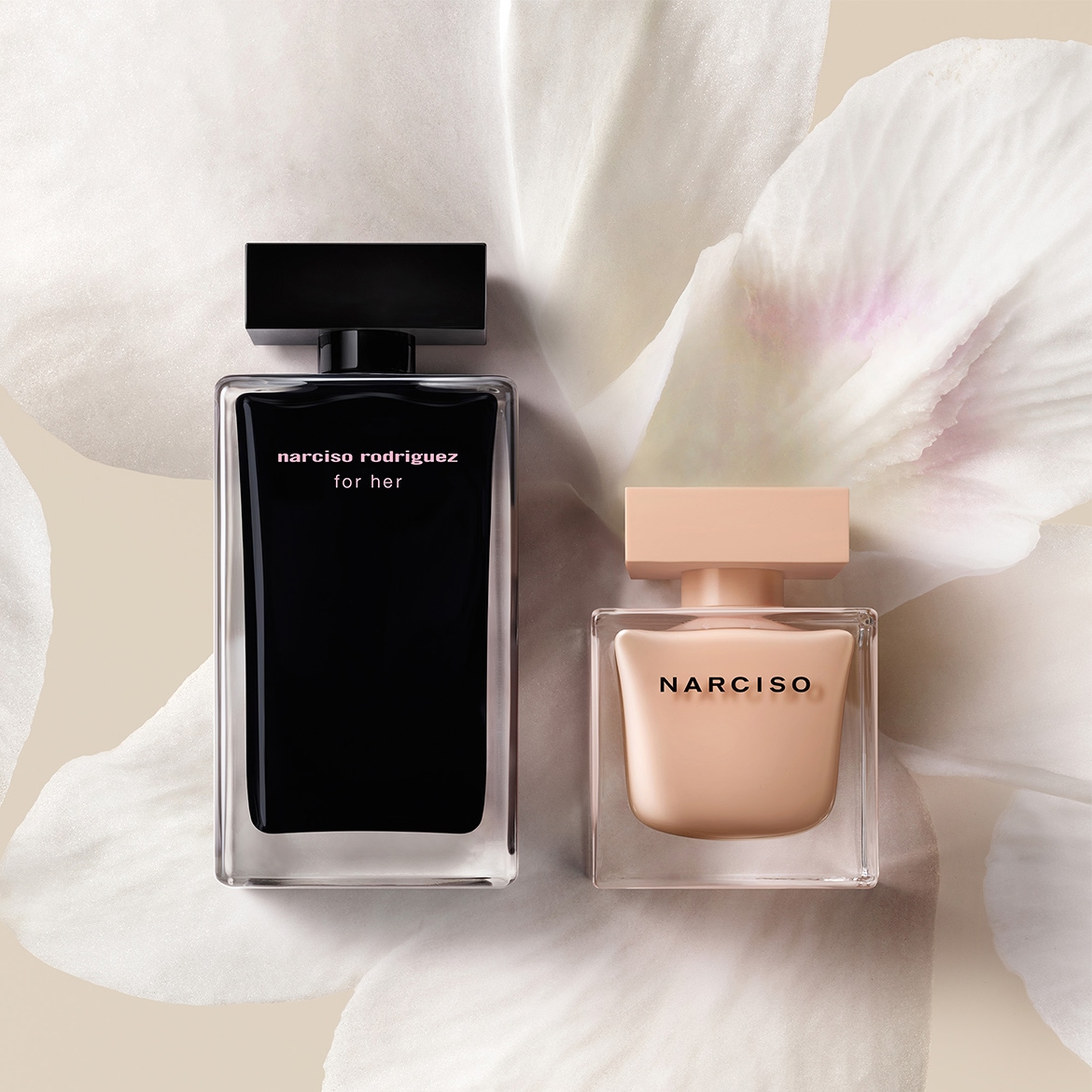 Découvrez Narciso Rodriguez For Her, un parfum élégant dans un flacon noir épuré, et Narciso, une fragrance douce dans un flacon beige délicat.