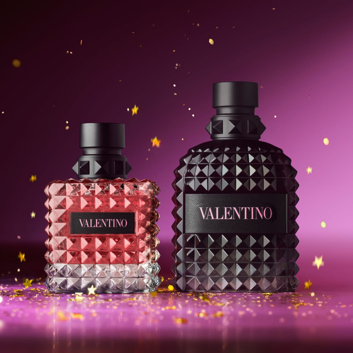 Admirez les flacons Valentino, l'un rose dégradé et l'autre noir intense, ornés de détails géométriques et illuminés par des étoiles scintillantes.