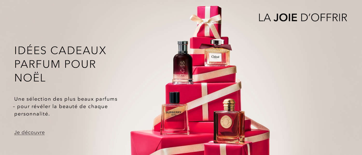Découvrez une sélection de parfums pour Noël, présentés comme une pyramide de cadeaux rouges et blancs, avec des parfums de marques comme Burberry et Chloé
