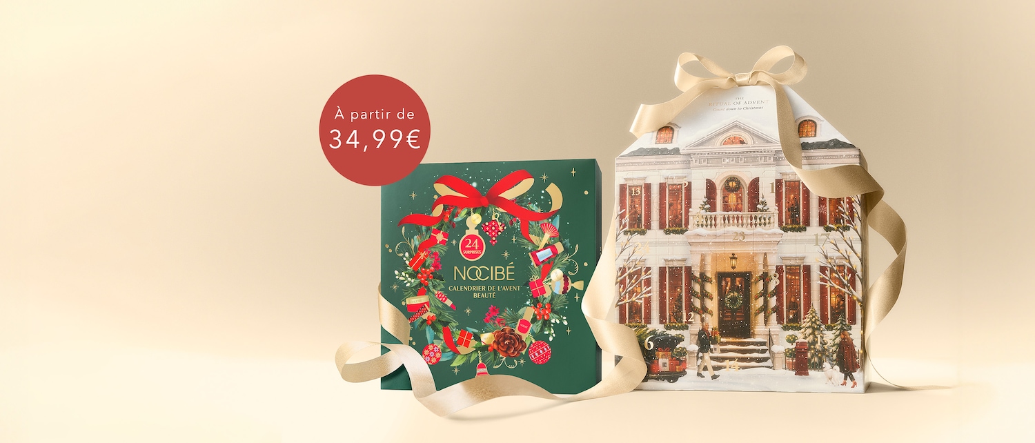 Découvrez le calendrier de l'Avent beauté Nocibé vert foncé orné d'une couronne de Noël festive, disponible à partir de 34,99€.