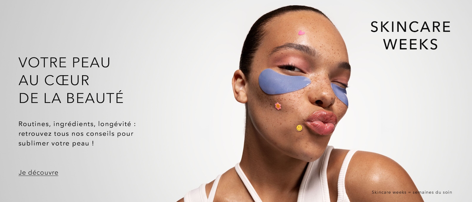 Découvrez les routines, ingrédients et conseils pour sublimer votre peau pendant les Skincare Weeks, avec une femme portant des patchs bleus sous les yeux et des autocollants ludiques sur le visage.