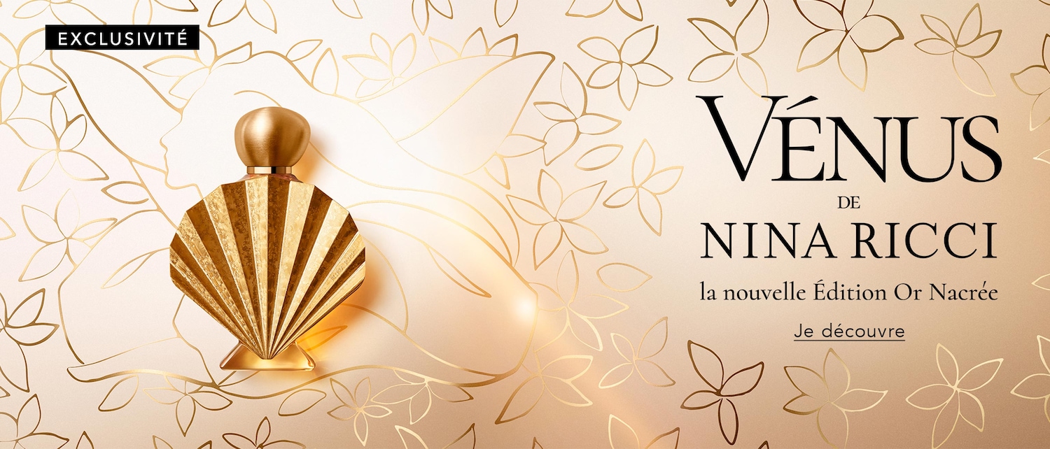 Découvrez Vénus de Nina Ricci, la nouvelle Édition Or Nacrée, un parfum exclusif présenté dans un flacon doré en forme d'éventail, sur un fond floral délicat.