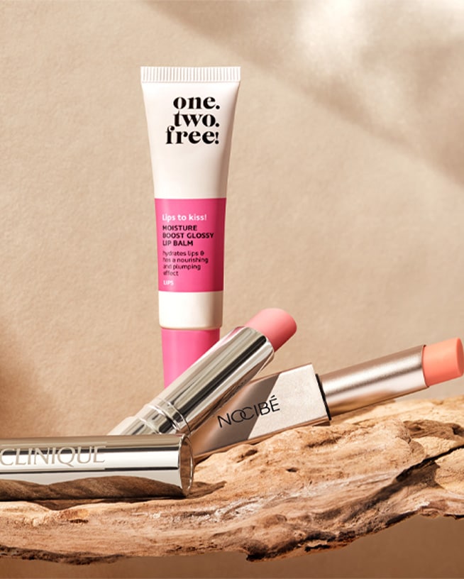 Découvrez le baume à lèvres hydratant One.Two.Free! pour des lèvres douces et repulpées, ainsi que les baumes à lèvres Clinique et Nocibé aux teintes délicates.