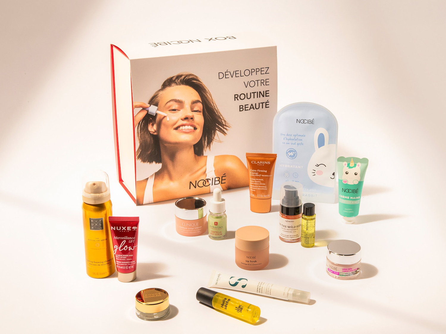Découvrez la Box Nocibé, un assortiment de produits de beauté pour une routine complète : soins visage, corps et mains pour une peau éclatante.