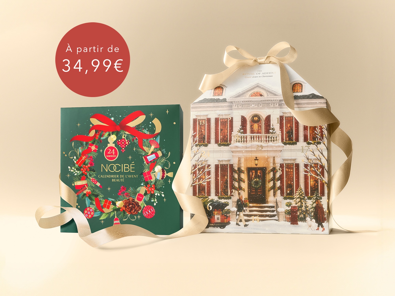 Découvrez deux calendriers de l'Avent festifs, l'un vert avec une couronne de Noël et l'autre en forme de maison enneigée, tous deux ornés d'un ruban doré, à partir de 34,99€.