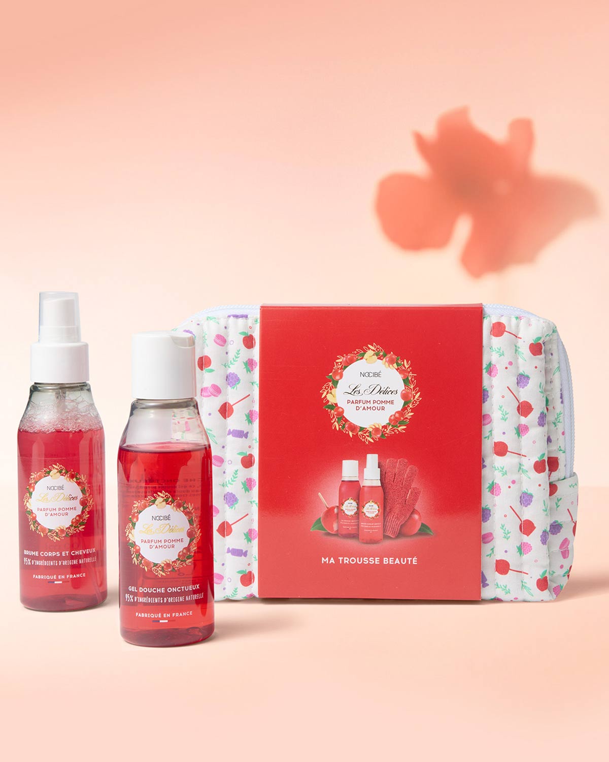 Découvrez le coffret "Les Délices Parfum Pomme d'Amour" de Nocibé, comprenant une brume corps et cheveux, un gel douche onctueux et une trousse de beauté.